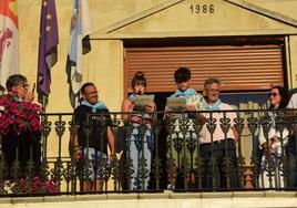 Pregón de los hermanos Fulgencio en el Ayuntamiento de Velilla.