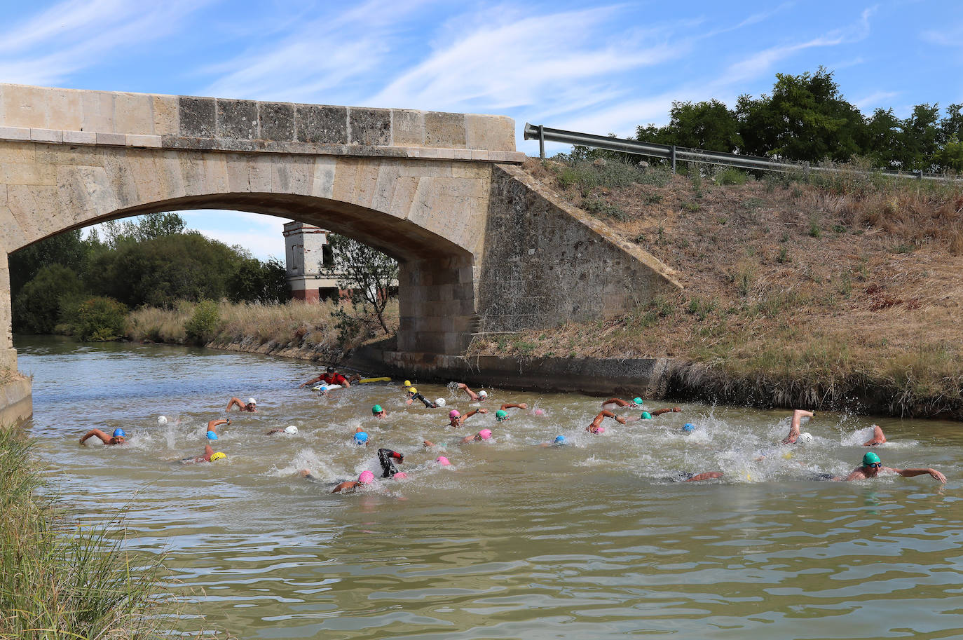 V Travesía a nado Canal de Castilla en Paredes de Nava