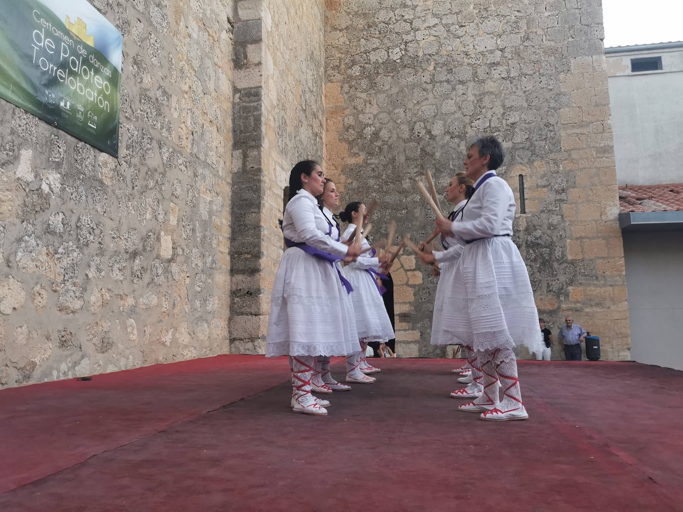 Torrelobatón celebra su XV Certamen de Paloteo