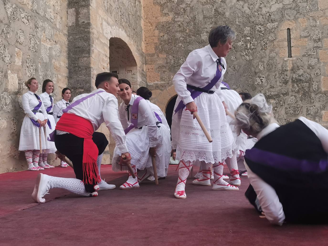 Torrelobatón celebra su XV Certamen de Paloteo