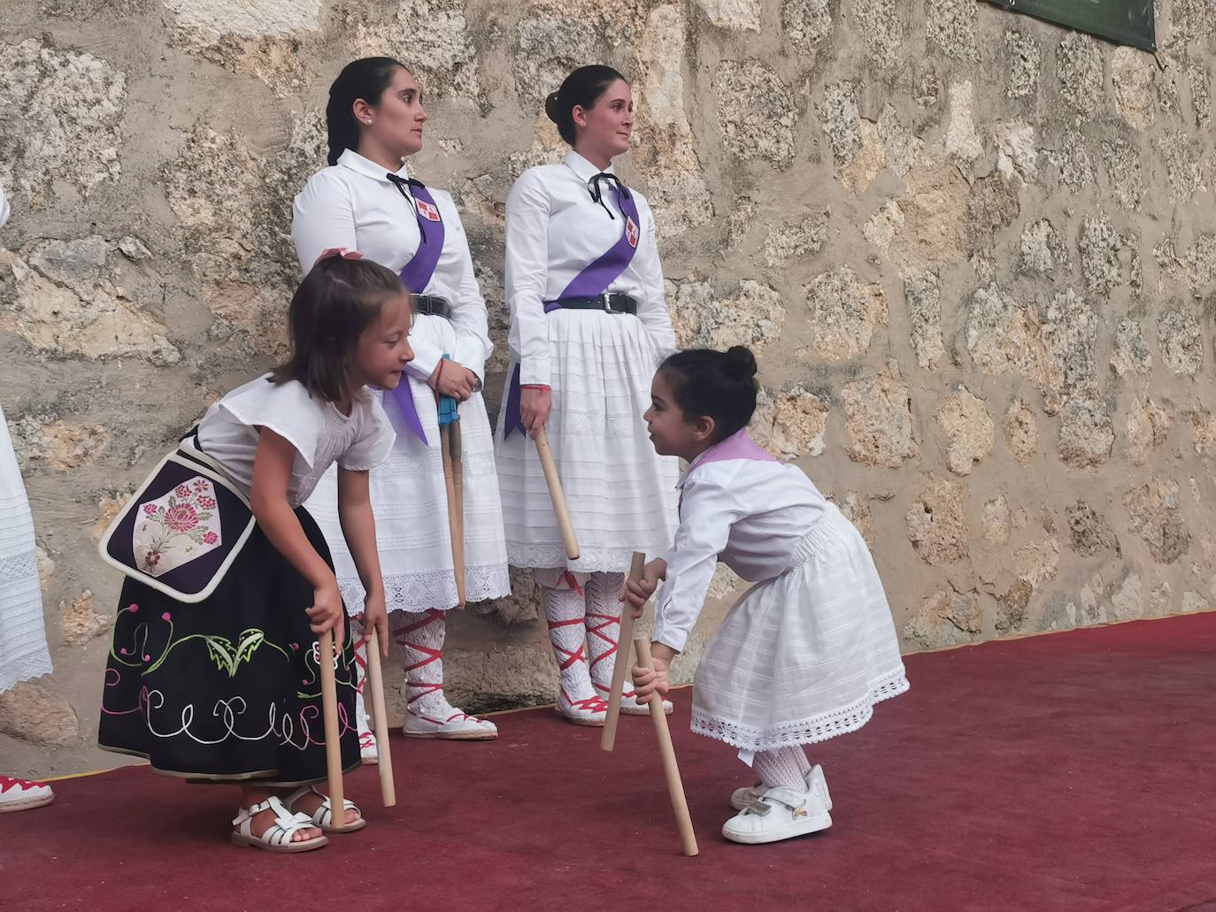 Torrelobatón celebra su XV Certamen de Paloteo