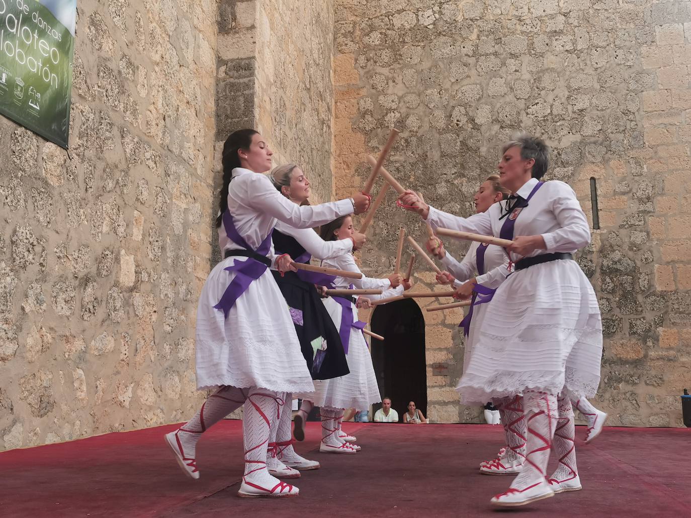 Torrelobatón celebra su XV Certamen de Paloteo