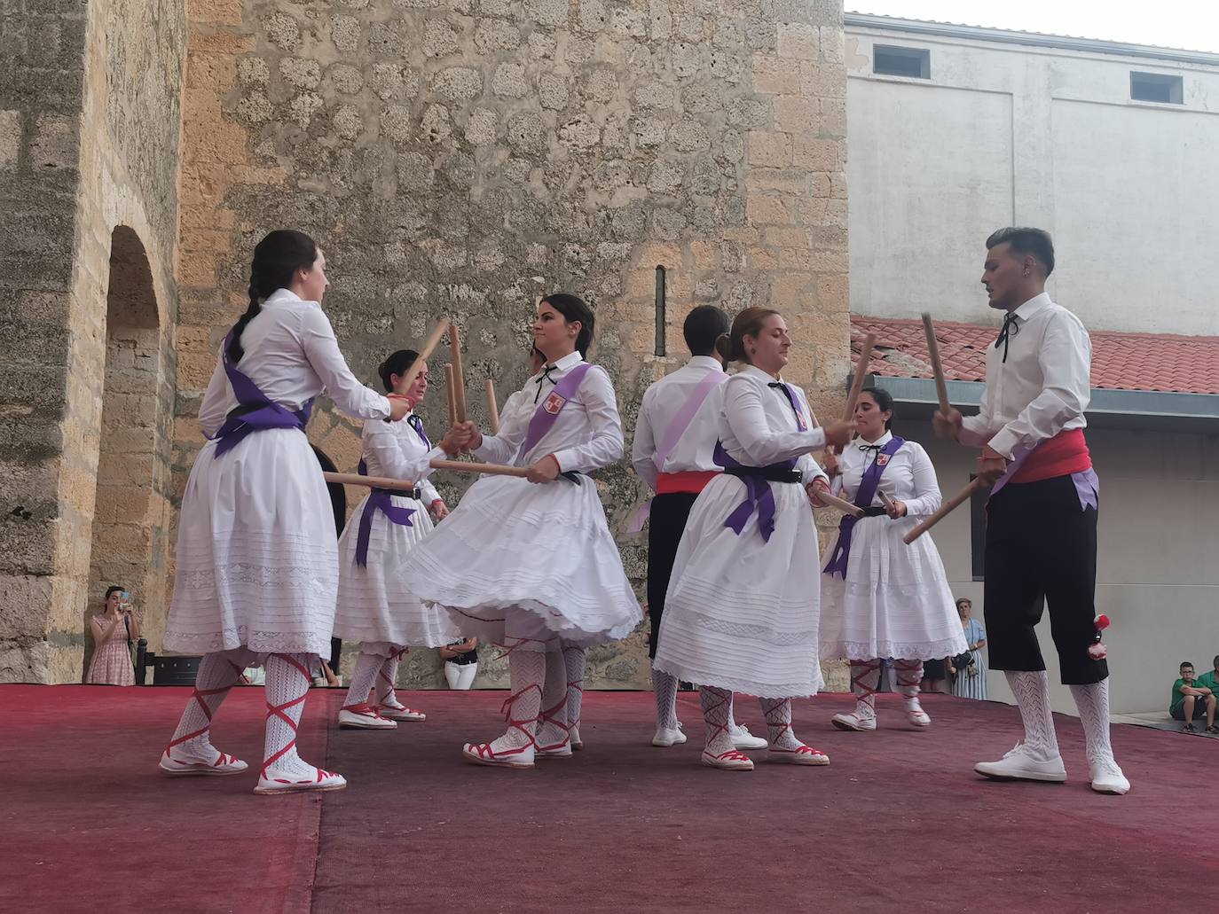 Torrelobatón celebra su XV Certamen de Paloteo