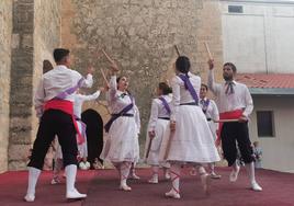 Certamen de paloteo celebrado en el castillo de Torrelobatón