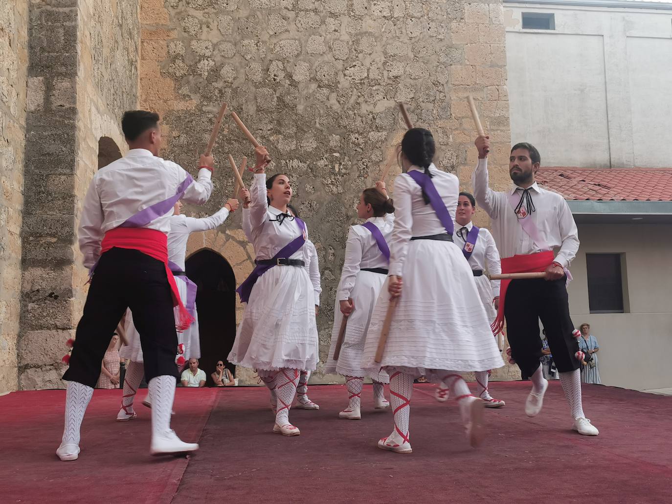 Torrelobatón celebra su XV Certamen de Paloteo