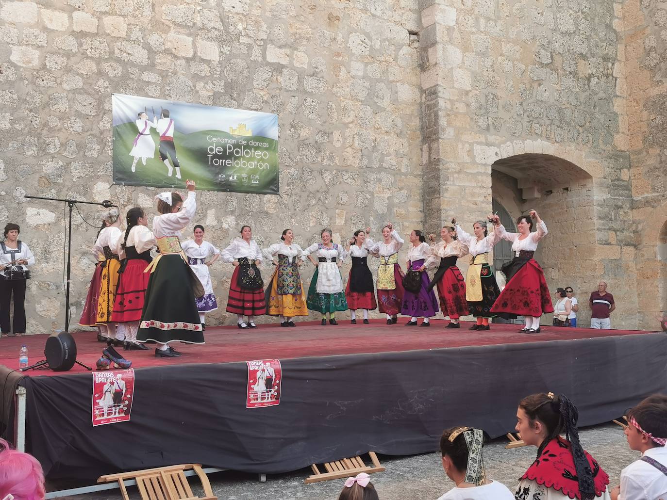 Torrelobatón celebra su XV Certamen de Paloteo