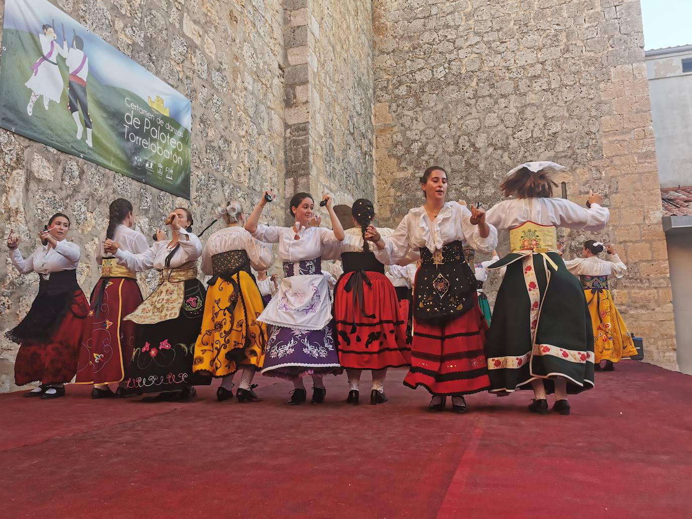 Torrelobatón celebra su XV Certamen de Paloteo