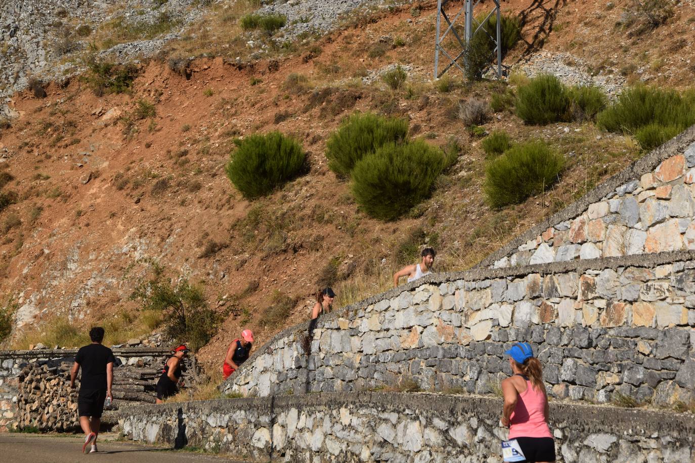 Velilla disfruta de las fiestas con la tradiciona subida a la Cruz