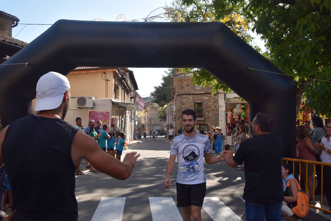 Velilla disfruta de las fiestas con la tradiciona subida a la Cruz