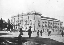 Fuente en la plazuela de Belén -actual plaza de Santa Cruz- en un lateral del colegio de San José.