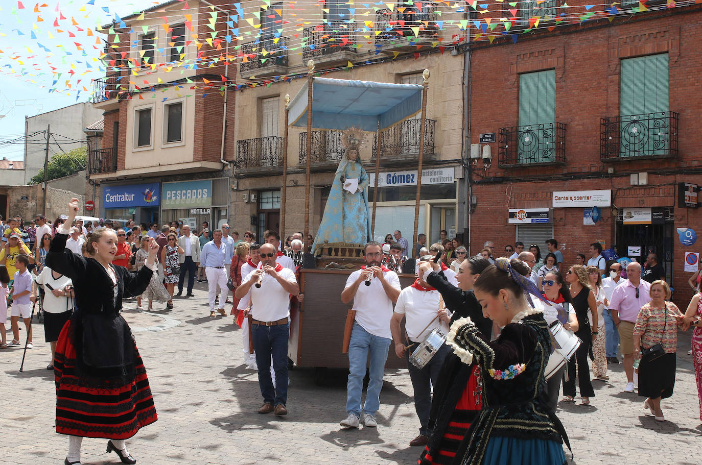 Procesión de la Virgen de la Asunción en Cantalejo