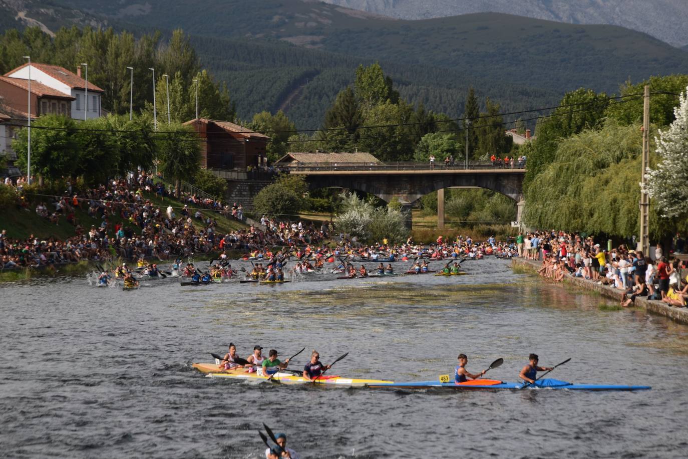 Mara Santos desata fuertes aplausos en la Regata en Velilla