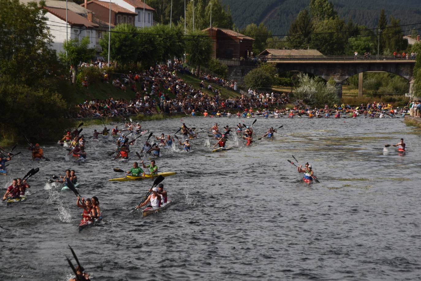Mara Santos desata fuertes aplausos en la Regata en Velilla