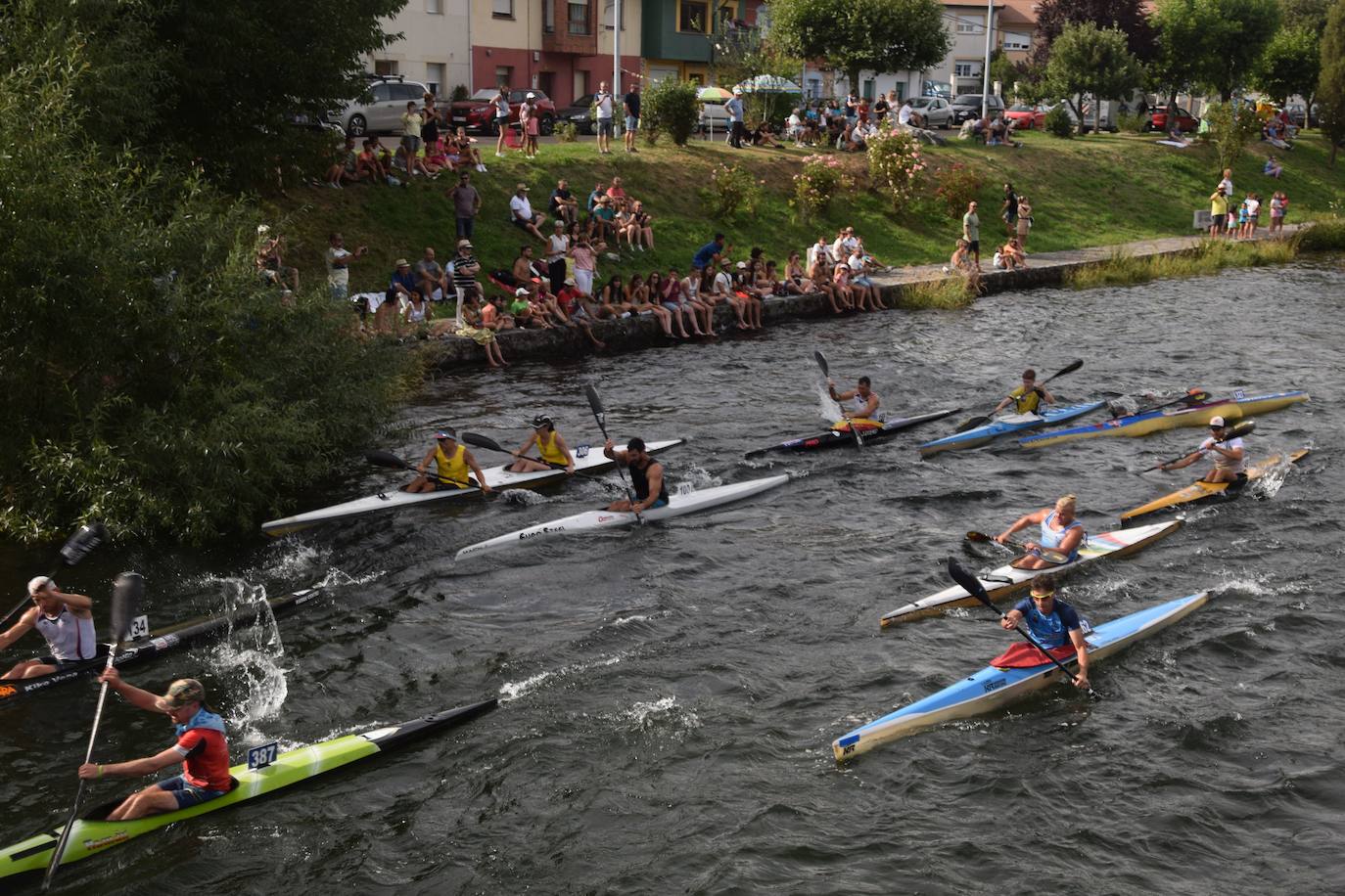 Mara Santos desata fuertes aplausos en la Regata en Velilla