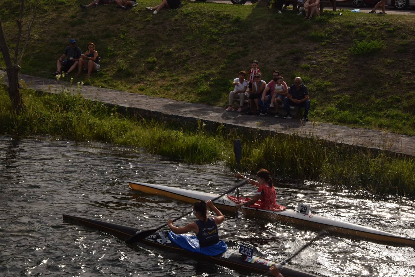 Mara Santos desata fuertes aplausos en la Regata en Velilla
