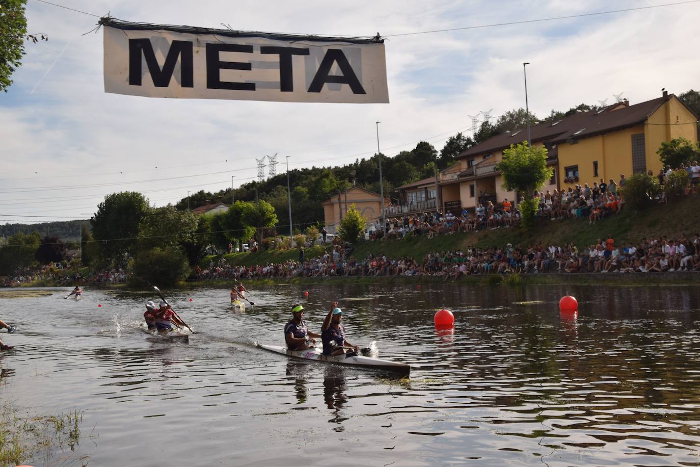 Mara Santos desata fuertes aplausos en la Regata en Velilla