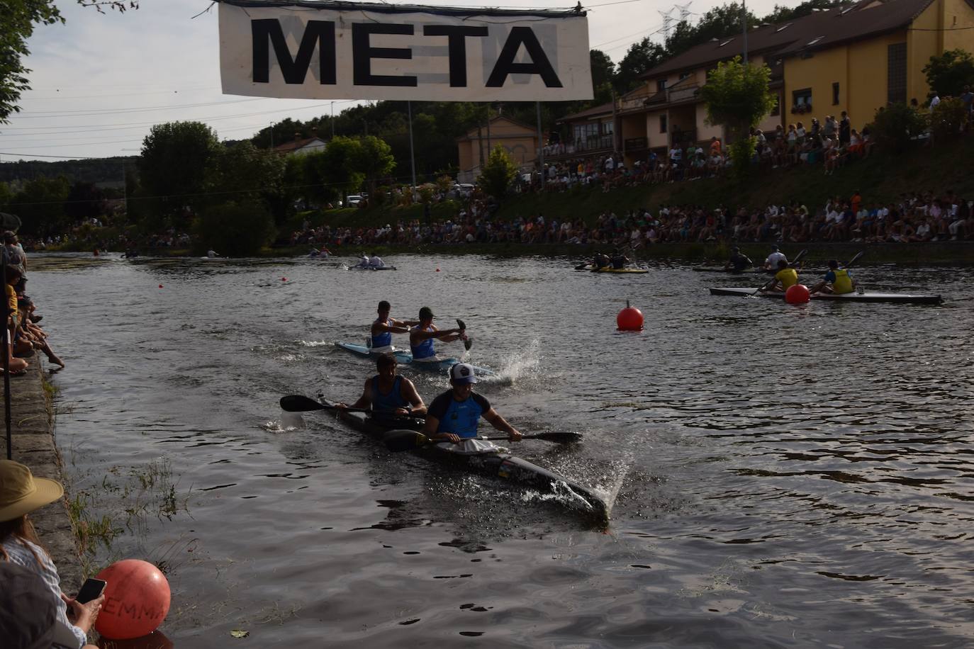 Mara Santos desata fuertes aplausos en la Regata en Velilla