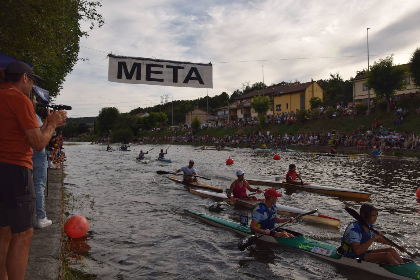 Mara Santos desata fuertes aplausos en la Regata en Velilla