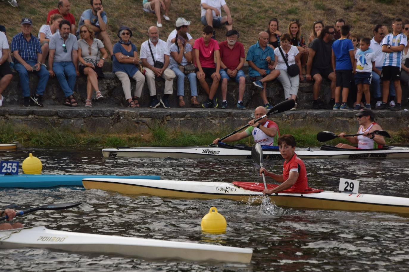 Mara Santos desata fuertes aplausos en la Regata en Velilla