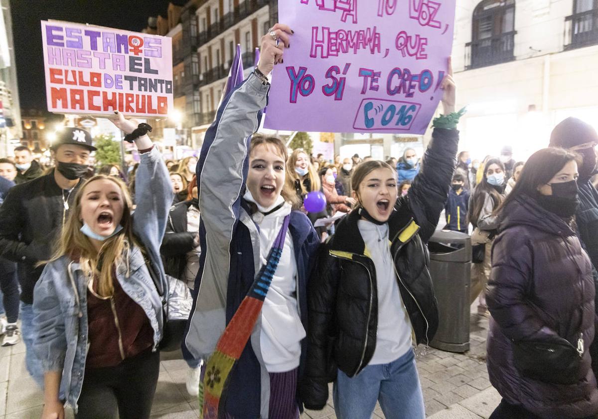 Jóvenes en la manifestación del pasado 8-M en Valladolid.