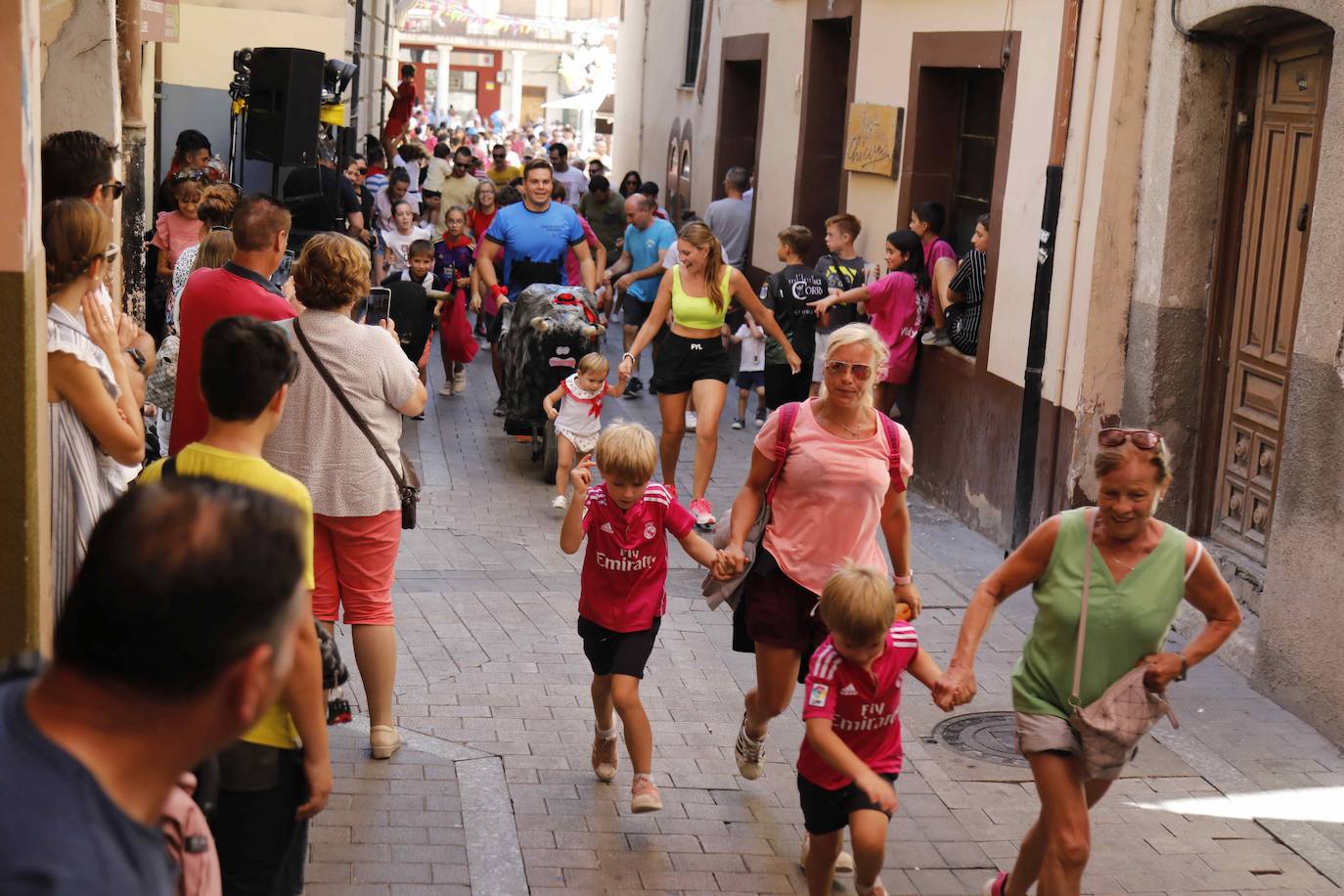 En imágenes, el encierro infantil de Peñafiel