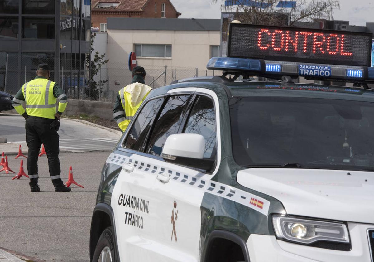 Control de la Guardia Civil en el alfoz de la capital segoviana.