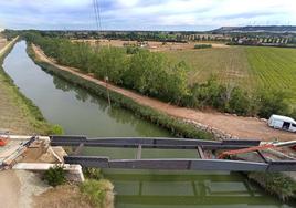 Estructura del nuevo puente sobre el Canal de Castilla.