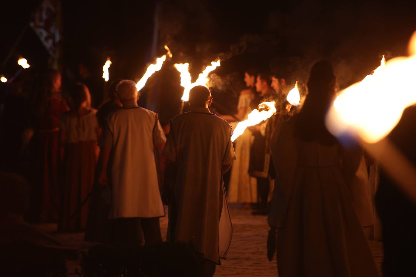 Desfile de antorchas en la Feria Renacentista de Medina del Campo
