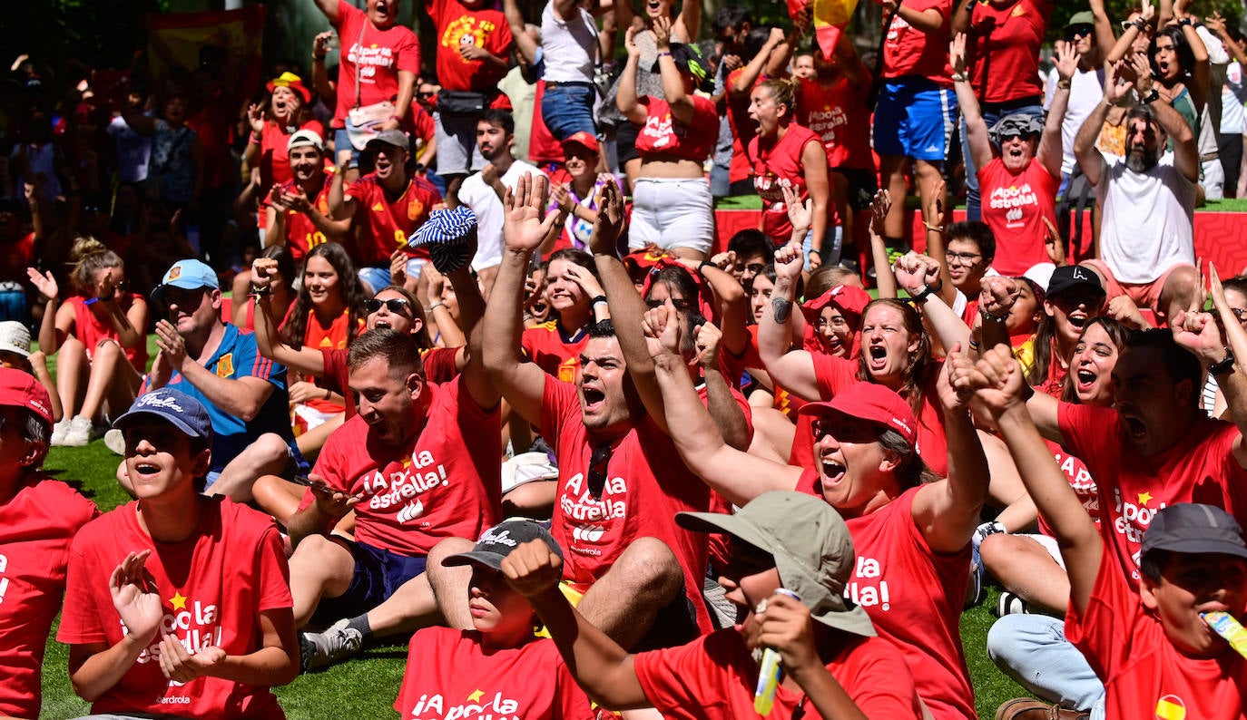 Cientos de personas vibran en Valladolid con el Mundial Femenino conquistado por España