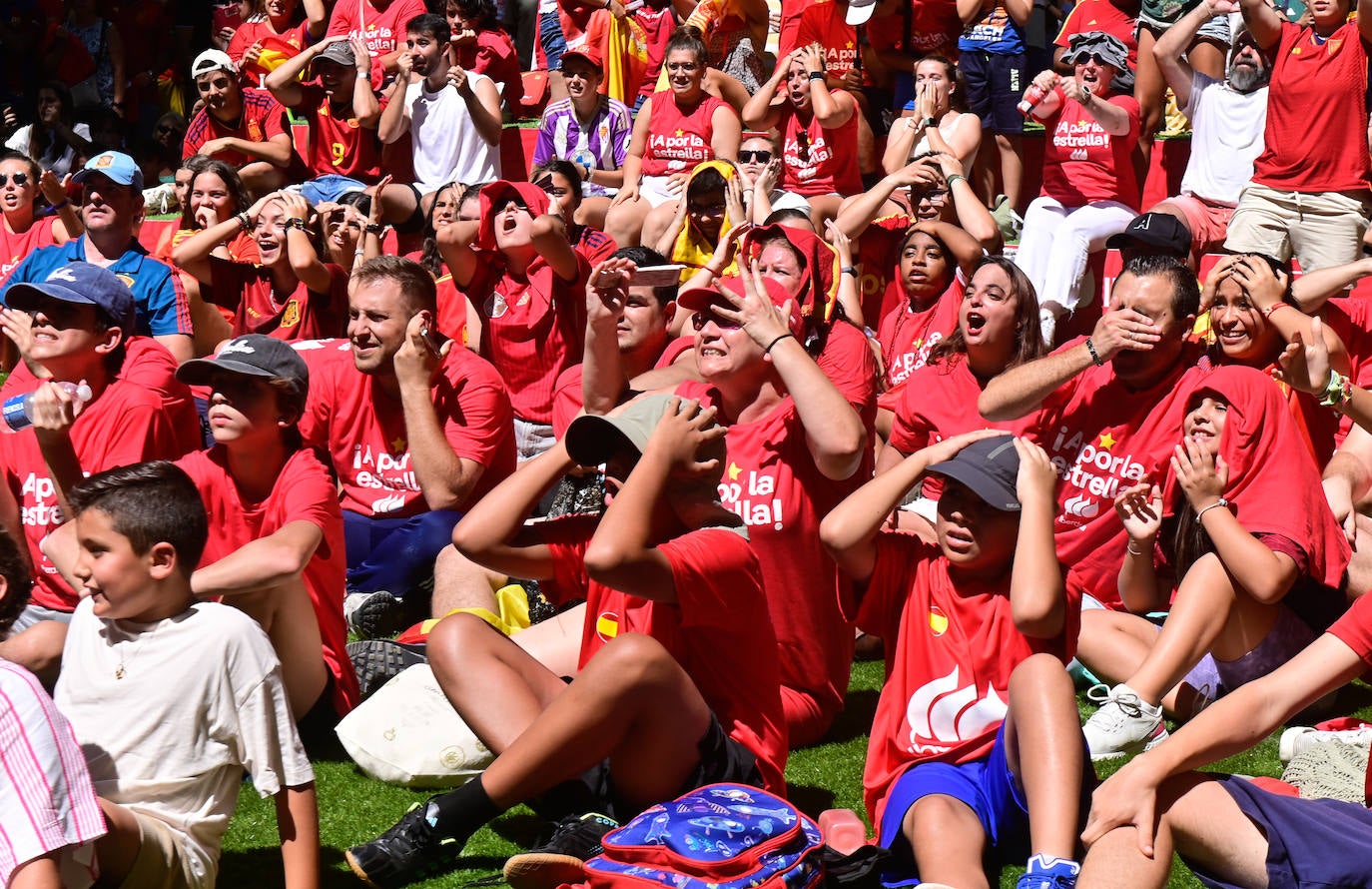 Cientos de personas vibran en Valladolid con el Mundial Femenino conquistado por España