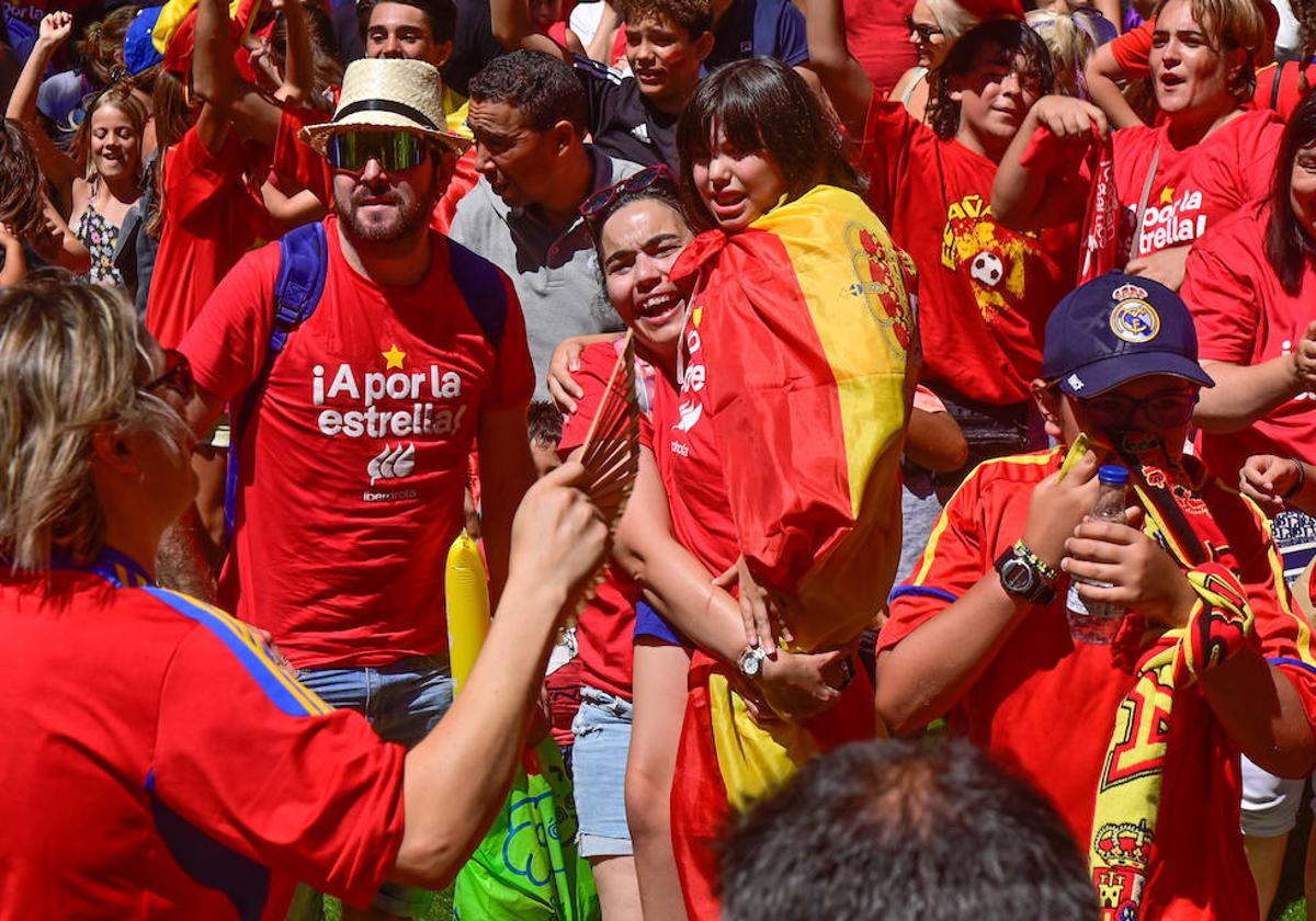 Cientos de personas vibran en Valladolid con el Mundial Femenino conquistado por España