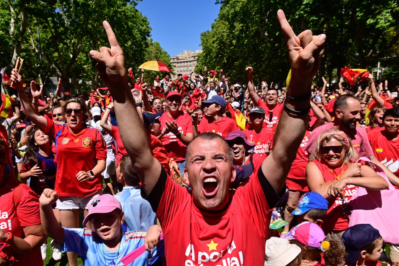 Cientos de personas vibran en Valladolid con el Mundial Femenino conquistado por España