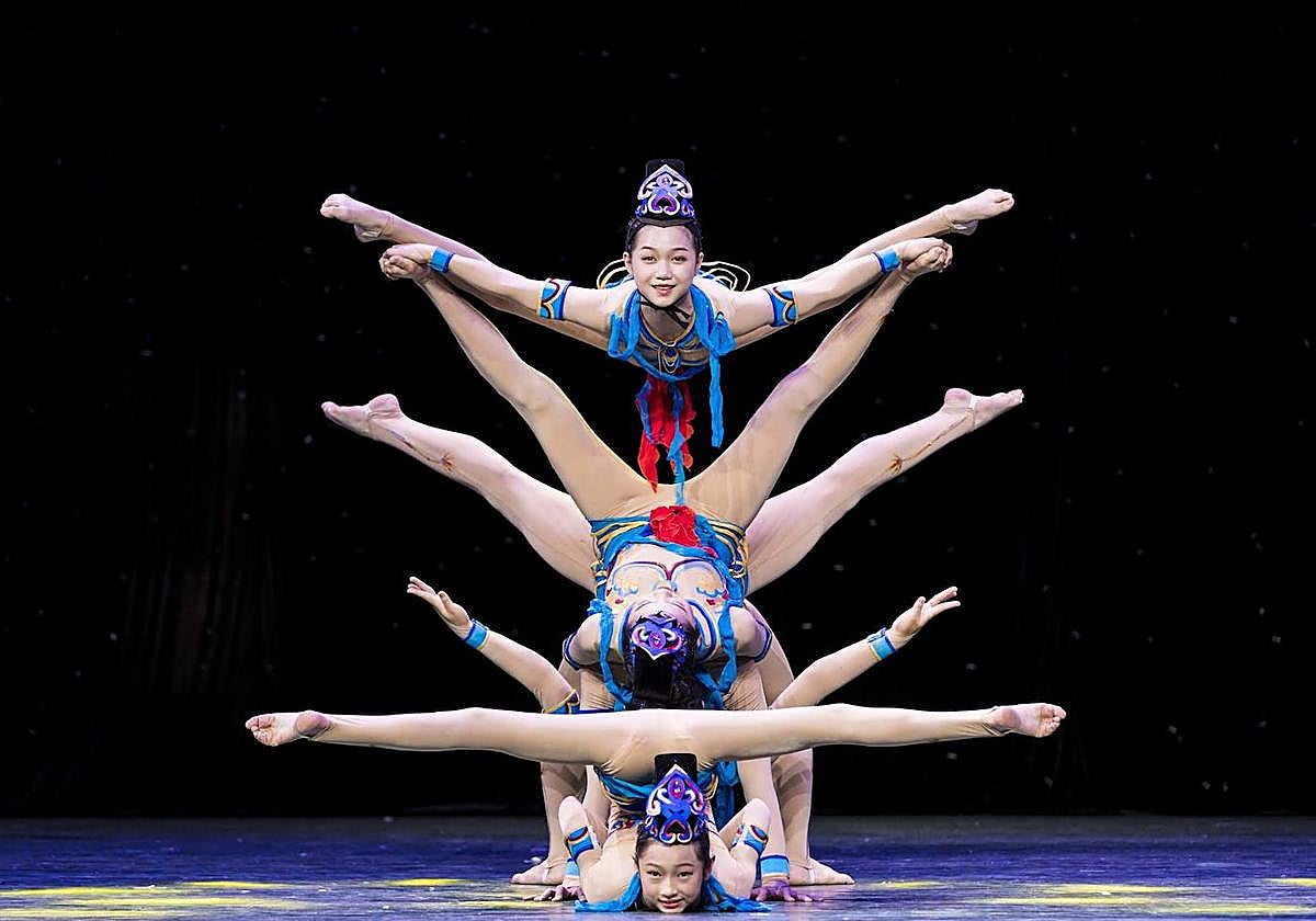 Artistas del Gran Circo Acrobático de China.