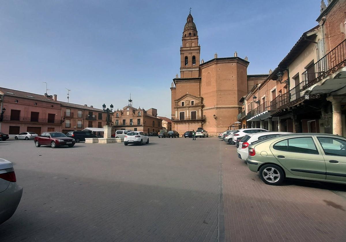 Plaza mayor de Alaejos.