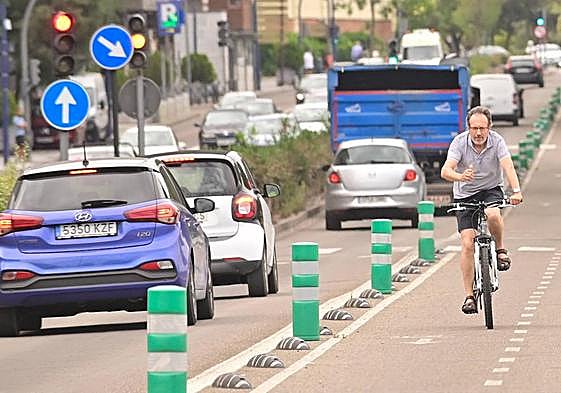 Carril bici de Isabel la Católica en Valladolid.