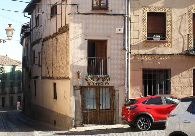 Edificio del que fue el bar Casco Viejo, cerrado desde hace años, que se quiere transformar en viviendas.