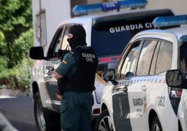 Guardia Civil en una calle de Cuéllar.