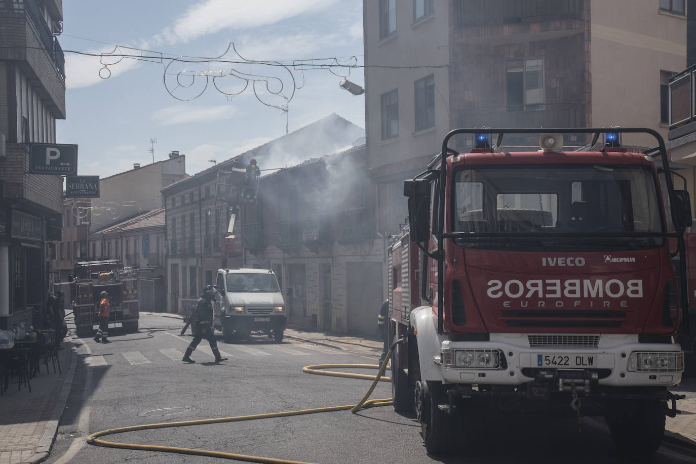 El incendio de una casa en Cantalejo, en imágenes