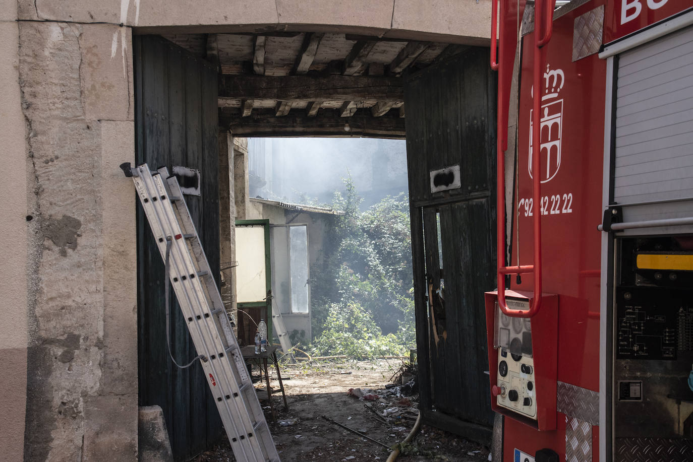 El incendio de una casa en Cantalejo, en imágenes