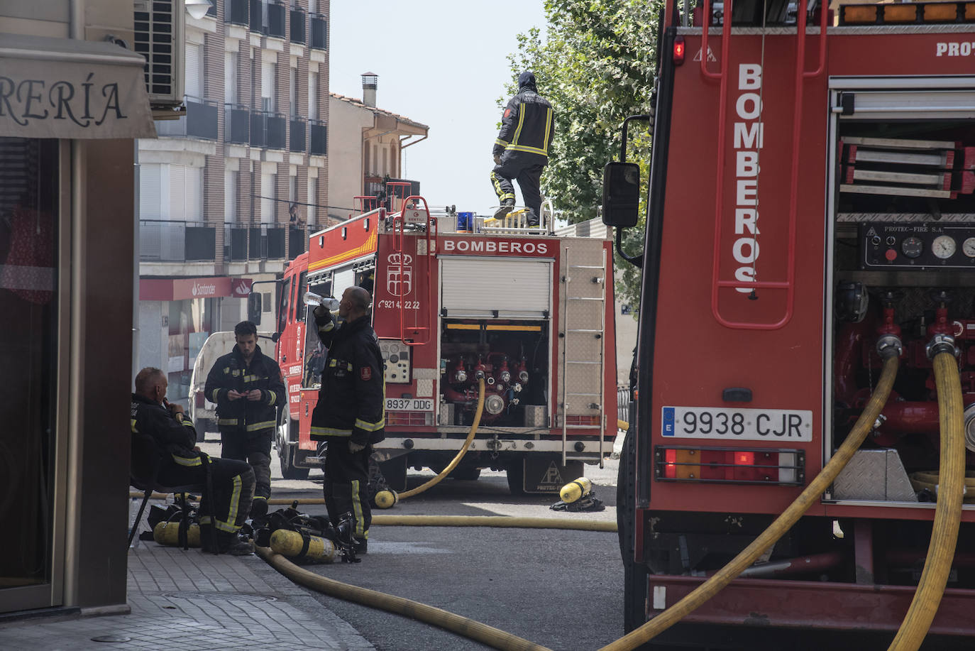 El incendio de una casa en Cantalejo, en imágenes