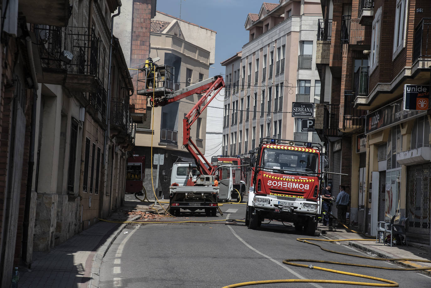 El incendio de una casa en Cantalejo, en imágenes