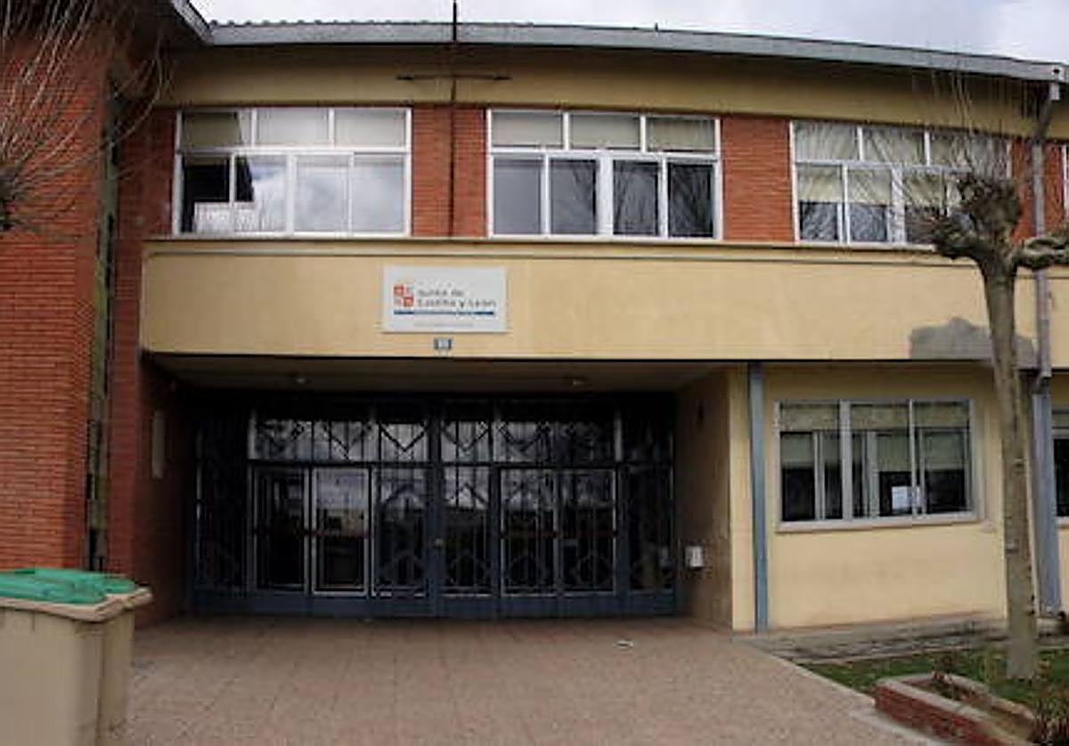 Educación instalará un ascensor en el instituto de Villalón de Campos