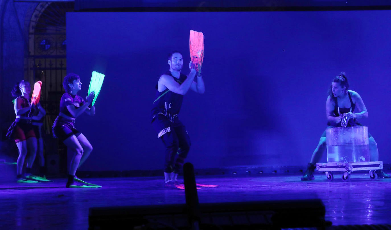 Mayumaná deja en la Plaza Mayor un cóctel de ritmo y luces