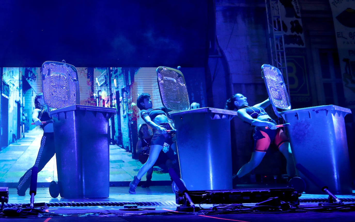 Mayumaná deja en la Plaza Mayor un cóctel de ritmo y luces