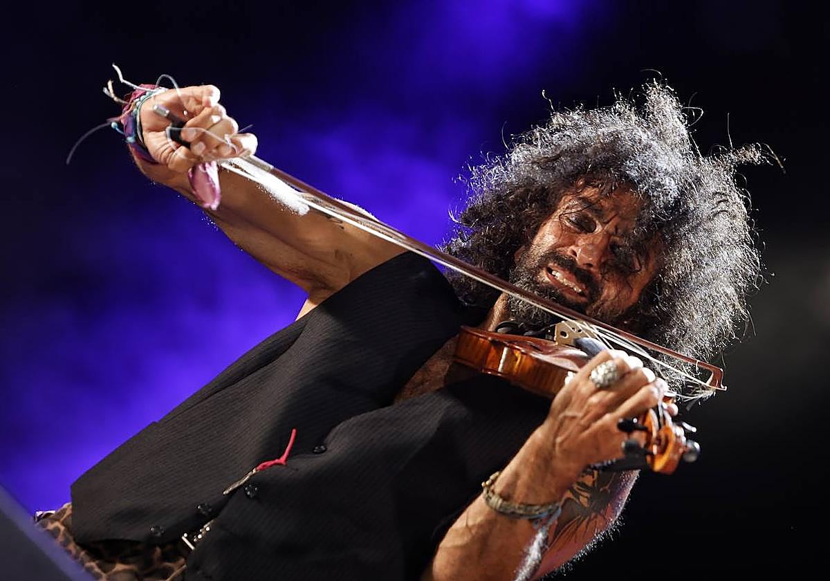 Ara Malikian, en plena actuación en el Pabellón de Palencia.