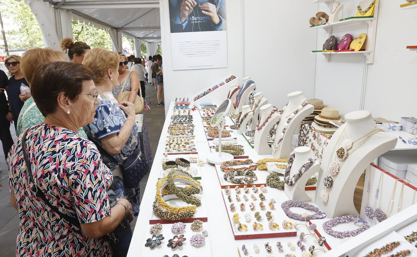 Libros y artesanía en el Parque del Salón