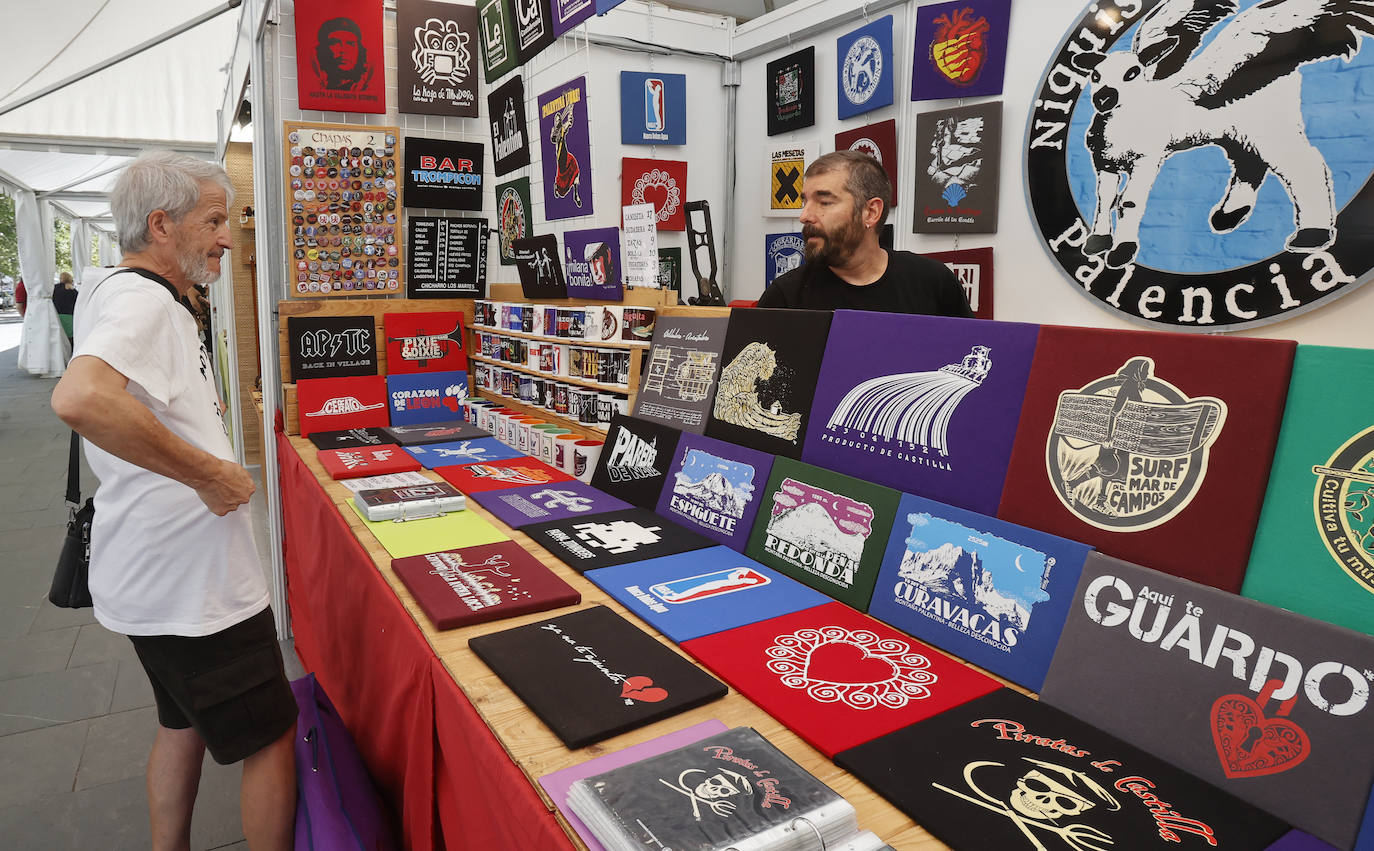 Libros y artesanía en el Parque del Salón