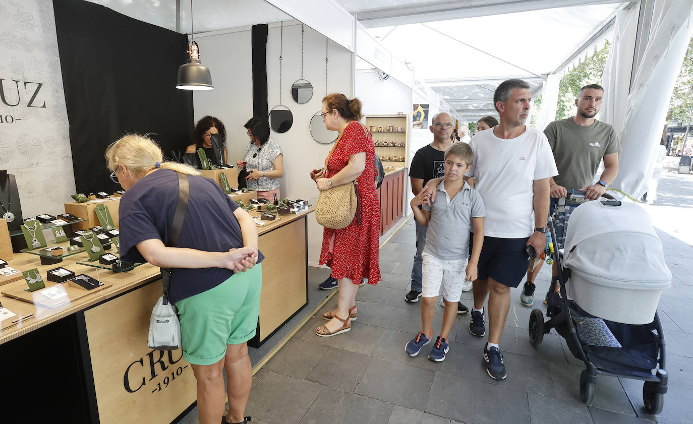 Libros y artesanía en el Parque del Salón