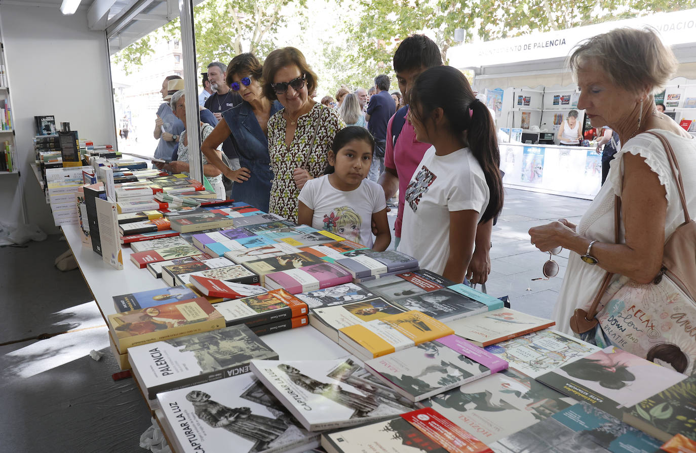 Libros y artesanía en el Parque del Salón