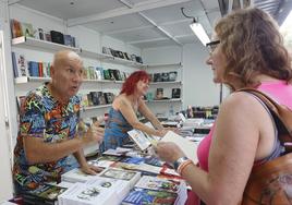 Luis María Compés y Val Marchante llevan años participando en la Feria del Libro.